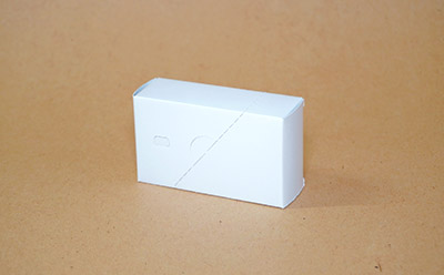 紙製の卓上名刺ボックスです。
